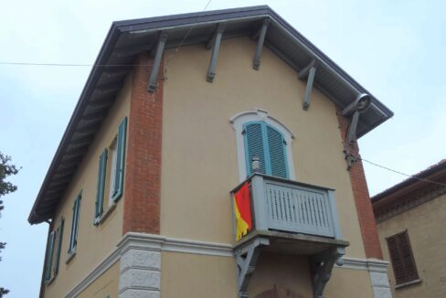 Antica villa con giardino Besnate centro