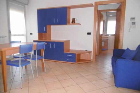 Bilocale Gallarate centro, balcone box e cantina