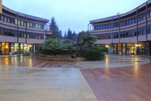 Ampio negozio Gallarate centro