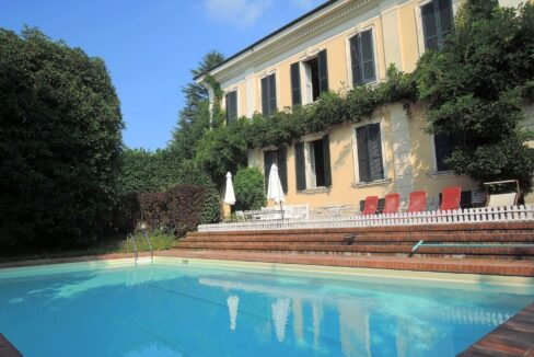 Villa nobiliare vicino ai laghi