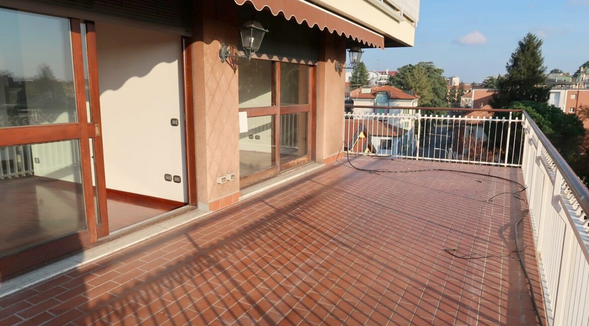 Ampio appartamento con terrazzo Gallarate centro