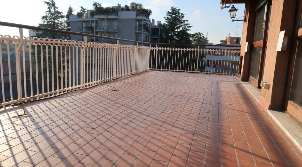 Ampio appartamento con terrazzo Gallarate centro