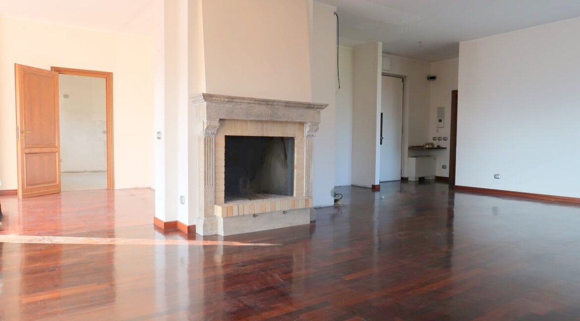 Ampio appartamento con terrazzo Gallarate centro