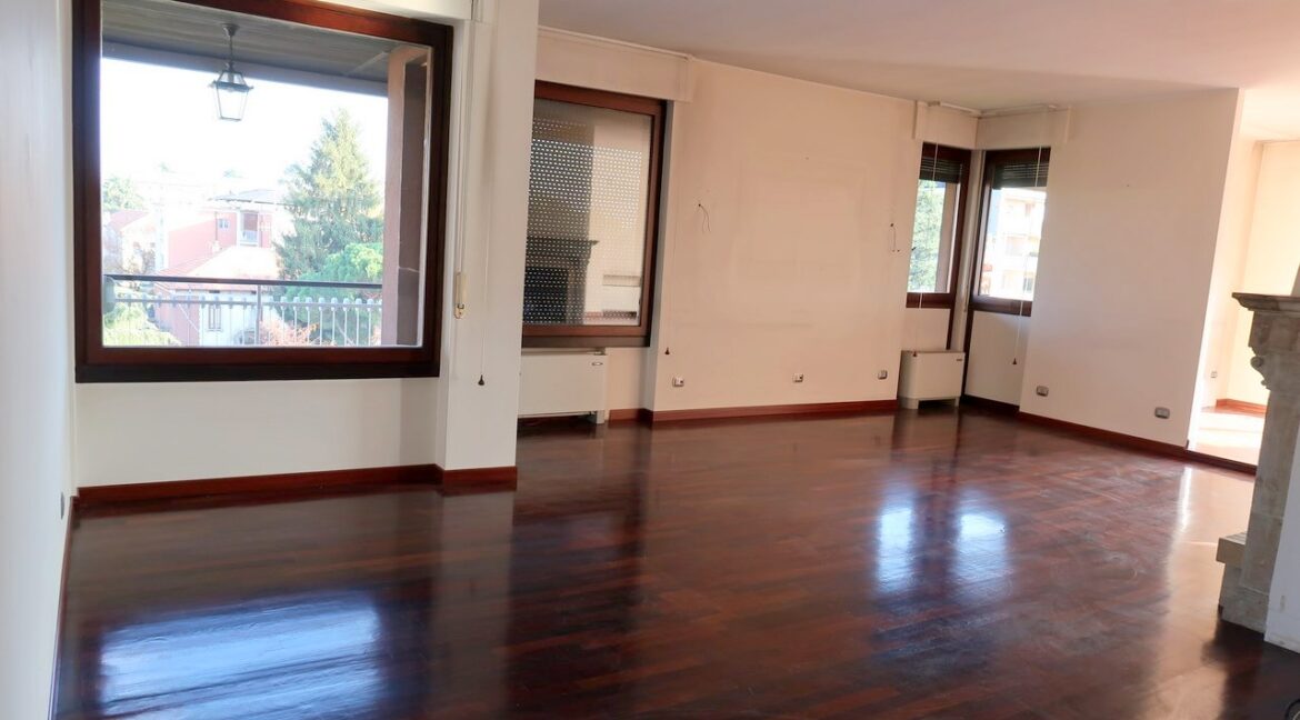 Ampio appartamento con terrazzo Gallarate centro