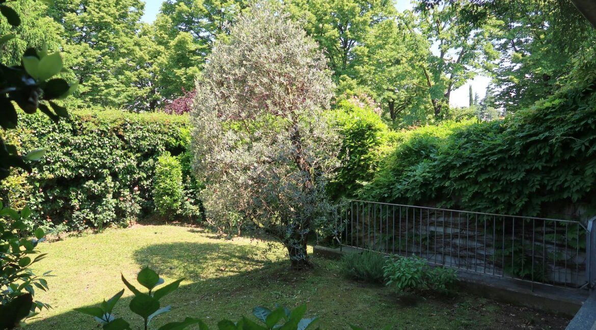 Ampia villa a schiera con giardino Gallarate