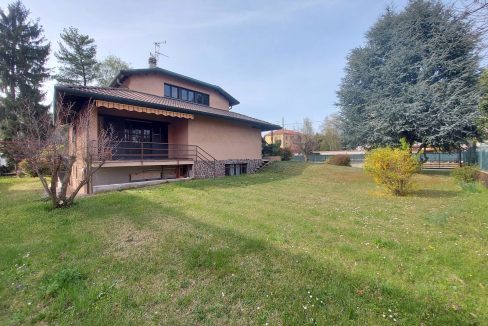 Villa singola con giardino Gallarate Crenna