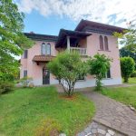 Villa d'epoca con piscina e vista lago a Corgeno