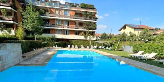 Importante attico in residence con piscina Gallarate Crenna