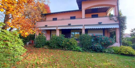 Villa con parco Cavaria