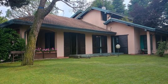 Ampia villa con giardino Gallarate